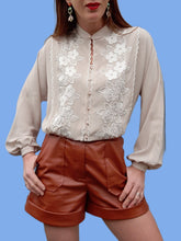 Charger l'image dans la galerie, Blouse vintage Barbara - Beige brodée de fleurs. Taille S, 36, 38. Franck Fils Paris