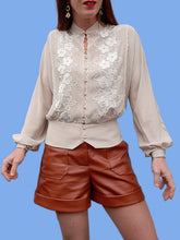 Charger l'image dans la galerie, Blouse vintage Barbara - Beige brodée de fleurs. Taille S, 36, 38. Franck Fils Paris