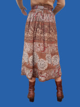 Charger l'image dans la galerie, Jupe vintage Sophia - Rayures à imprimé cachemire et fleurs. Taille XS, 34, 36. Burton