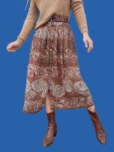 Charger l'image dans la galerie, Jupe vintage Sophia - Rayures à imprimé cachemire et fleurs. Taille XS, 34, 36. Burton