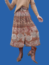 Charger l'image dans la galerie, Jupe vintage Sophia - Rayures à imprimé cachemire et fleurs. Taille XS, 34, 36. Burton