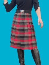 Charger l'image dans la galerie, Jupe vintage Charline - Carreaux gris, rouges et noirs pure laine vierge. Taille S, 36, 38. Made in France.