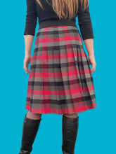 Charger l'image dans la galerie, Jupe vintage Charline - Carreaux gris, rouges et noirs pure laine vierge. Taille S, 36, 38. Made in France.