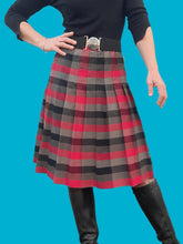 Charger l'image dans la galerie, Jupe vintage Charline - Carreaux gris, rouges et noirs pure laine vierge. Taille S, 36, 38. Made in France.