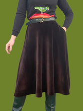 Charger l'image dans la galerie, Jupe vintage Marjorie - Velours marron. Taille XS, 34, 36. Guy Laroche. Made in France.