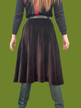 Charger l'image dans la galerie, Jupe vintage Marjorie - Velours marron. Taille XS, 34, 36. Guy Laroche. Made in France.