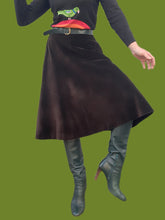 Charger l'image dans la galerie, Jupe vintage Marjorie - Velours marron. Taille XS, 34, 36. Guy Laroche. Made in France.