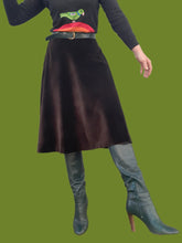 Charger l'image dans la galerie, Jupe vintage Marjorie - Velours marron. Taille XS, 34, 36. Guy Laroche. Made in France.