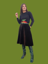 Charger l'image dans la galerie, Jupe vintage Marjorie - Velours marron. Taille XS, 34, 36. Guy Laroche. Made in France.