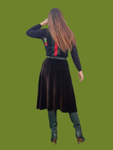 Charger l'image dans la galerie, Jupe vintage Marjorie - Velours marron. Taille XS, 34, 36. Guy Laroche. Made in France.