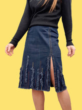 Charger l'image dans la galerie, Jupe en jean "Seconde" Elsa - Denim à frange. Fendue. Taille L, 40, 42. Trusardi Jeans. Made in Italy.
