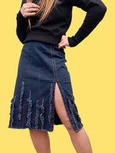 Charger l'image dans la galerie, Jupe en jean "Seconde" Elsa - Denim à frange. Fendue. Taille L, 40, 42. Trusardi Jeans. Made in Italy.