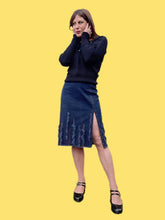 Charger l'image dans la galerie, Jupe en jean "Seconde" Elsa - Denim à frange. Fendue. Taille L, 40, 42. Trusardi Jeans. Made in Italy.