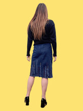 Charger l'image dans la galerie, Jupe en jean "Seconde" Elsa - Denim à frange. Fendue. Taille L, 40, 42. Trusardi Jeans. Made in Italy.