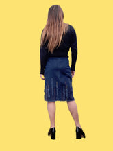 Charger l'image dans la galerie, Jupe en jean "Seconde" Elsa - Denim à frange. Fendue. Taille L, 40, 42. Trusardi Jeans. Made in Italy.