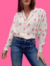 Charger l'image dans la galerie, Chemisier vintage Laure - Blanc à pois roses et flammes irisées. Taille M, 38, 40. Lenvol Paris. Made in France.