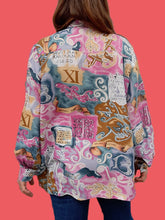 Charger l'image dans la galerie, Chemisier vintage Marilyn - Imprimé bariolé et écritures Romaines. Taille XL, 42, 44