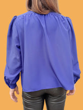 Charger l'image dans la galerie, Chemisier vintage Sohane - Bleu roi. Taille XL, 42, 44. Créations Hazan. Made in France.