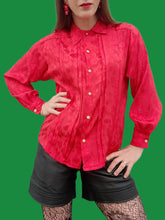 Charger l'image dans la galerie, Chemisier vintage Garance - Rouge à imprimé cachemire irisé. Taille S, 36, 38. Made in France.