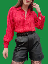 Charger l'image dans la galerie, Chemisier vintage Garance - Rouge à imprimé cachemire irisé. Taille S, 36, 38. Made in France.