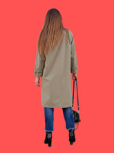 Charger l'image dans la galerie, Trench-coat vintage Adèle - Vert kaki doublé et fourrure fantaisie. Taille S, 36, 38. JK Viola. Made in France