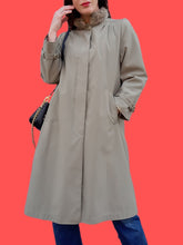 Charger l'image dans la galerie, Trench-coat vintage Adèle - Vert kaki doublé et fourrure fantaisie. Taille S, 36, 38. JK Viola. Made in France