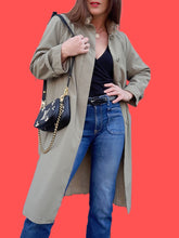 Charger l'image dans la galerie, Trench-coat vintage Adèle - Vert kaki doublé et fourrure fantaisie. Taille S, 36, 38. JK Viola. Made in France