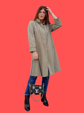 Charger l'image dans la galerie, Trench-coat vintage Adèle - Vert kaki doublé et fourrure fantaisie. Taille S, 36, 38. JK Viola. Made in France