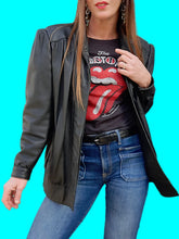 Charger l'image dans la galerie, Veste vintage Gwenn - En cuir d'agneau noir. Clous et fronces. Taille L, 40, 42.