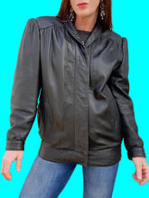 Charger l'image dans la galerie, Veste vintage Gwenn - En cuir d'agneau noir. Clous et fronces. Taille L, 40, 42.