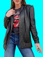 Charger l'image dans la galerie, Veste vintage Gwenn - En cuir d'agneau noir. Clous et fronces. Taille L, 40, 42.
