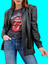 Charger l'image dans la galerie, Veste vintage Gwenn - En cuir d'agneau noir. Clous et fronces. Taille L, 40, 42.