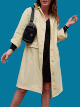 Charger l'image dans la galerie, Trench-coat vintage Jeanne - Jaune clair très légers. Taille M, 38, 40. Cyclone. Made in France.