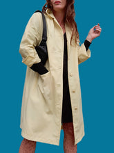 Charger l'image dans la galerie, Trench-coat vintage Jeanne - Jaune clair très légers. Taille M, 38, 40. Cyclone. Made in France.