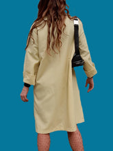 Charger l'image dans la galerie, Trench-coat vintage Jeanne - Jaune clair très légers. Taille M, 38, 40. Cyclone. Made in France.