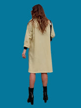 Charger l'image dans la galerie, Trench-coat vintage Jeanne - Jaune clair très légers. Taille M, 38, 40. Cyclone. Made in France.