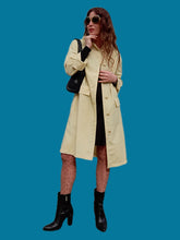 Charger l'image dans la galerie, Trench-coat vintage Jeanne - Jaune clair très légers. Taille M, 38, 40. Cyclone. Made in France.