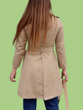 Charger l'image dans la galerie, Trench-coat vintage Justine - Mi-long sable. Taille XS, 34, 36. Clarence Diffusion. Made in France