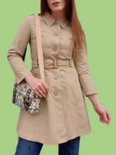 Charger l'image dans la galerie, Trench-coat vintage Justine - Mi-long sable. Taille XS, 34, 36. Clarence Diffusion. Made in France