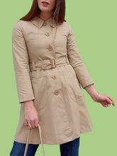 Charger l'image dans la galerie, Trench-coat vintage Justine - Mi-long sable. Taille XS, 34, 36. Clarence Diffusion. Made in France