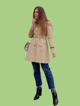 Charger l'image dans la galerie, Trench-coat vintage Justine - Mi-long sable. Taille XS, 34, 36. Clarence Diffusion. Made in France