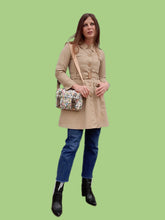 Charger l'image dans la galerie, Trench-coat vintage Justine - Mi-long sable. Taille XS, 34, 36. Clarence Diffusion. Made in France