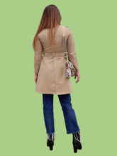 Charger l'image dans la galerie, Trench-coat vintage Justine - Mi-long sable. Taille XS, 34, 36. Clarence Diffusion. Made in France