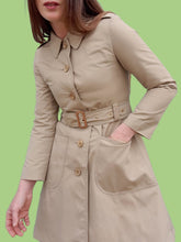 Charger l'image dans la galerie, Trench-coat vintage Justine - Mi-long sable. Taille XS, 34, 36. Clarence Diffusion. Made in France