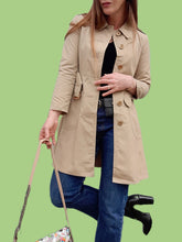 Charger l'image dans la galerie, Trench-coat vintage Justine - Mi-long sable. Taille XS, 34, 36. Clarence Diffusion. Made in France