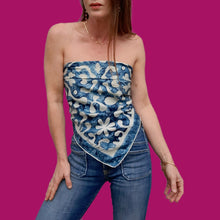 Charger l'image dans la galerie, Foulard vintage Nelly - Pure soie, roulotté main. Jacques Fath Paris. Made in France