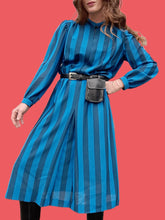 Charger l'image dans la galerie, Robe vintage Abelle - A rayures bleues. Taille S, 36, 38. Jean Biolay. Made in France