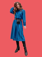 Charger l'image dans la galerie, Robe vintage Abelle - A rayures bleues. Taille S, 36, 38. Jean Biolay. Made in France