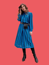 Charger l'image dans la galerie, Robe vintage Abelle - A rayures bleues. Taille S, 36, 38. Jean Biolay. Made in France