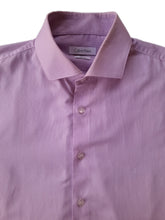 Charger l'image dans la galerie, Chemise "Seconde" Olivier - Blanche à fines rayures roses. Fitted. Taille L, 40, 42. Calvin Klein.